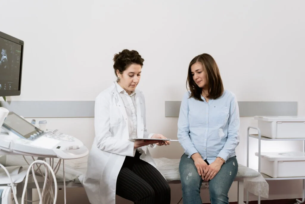 Medical worker speaking with a patient about drinking alcohol on steroids